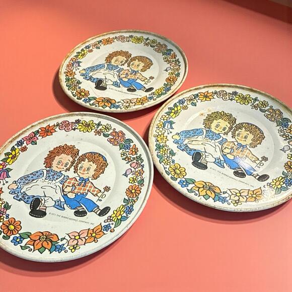 Bobbs-Merrill Company Raggedy Ann & Andy Tin Tea Toy Set Plates Set of 8 - Picture 4 of 9